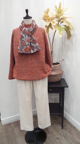 軽くて暖かいニットプルオーバー